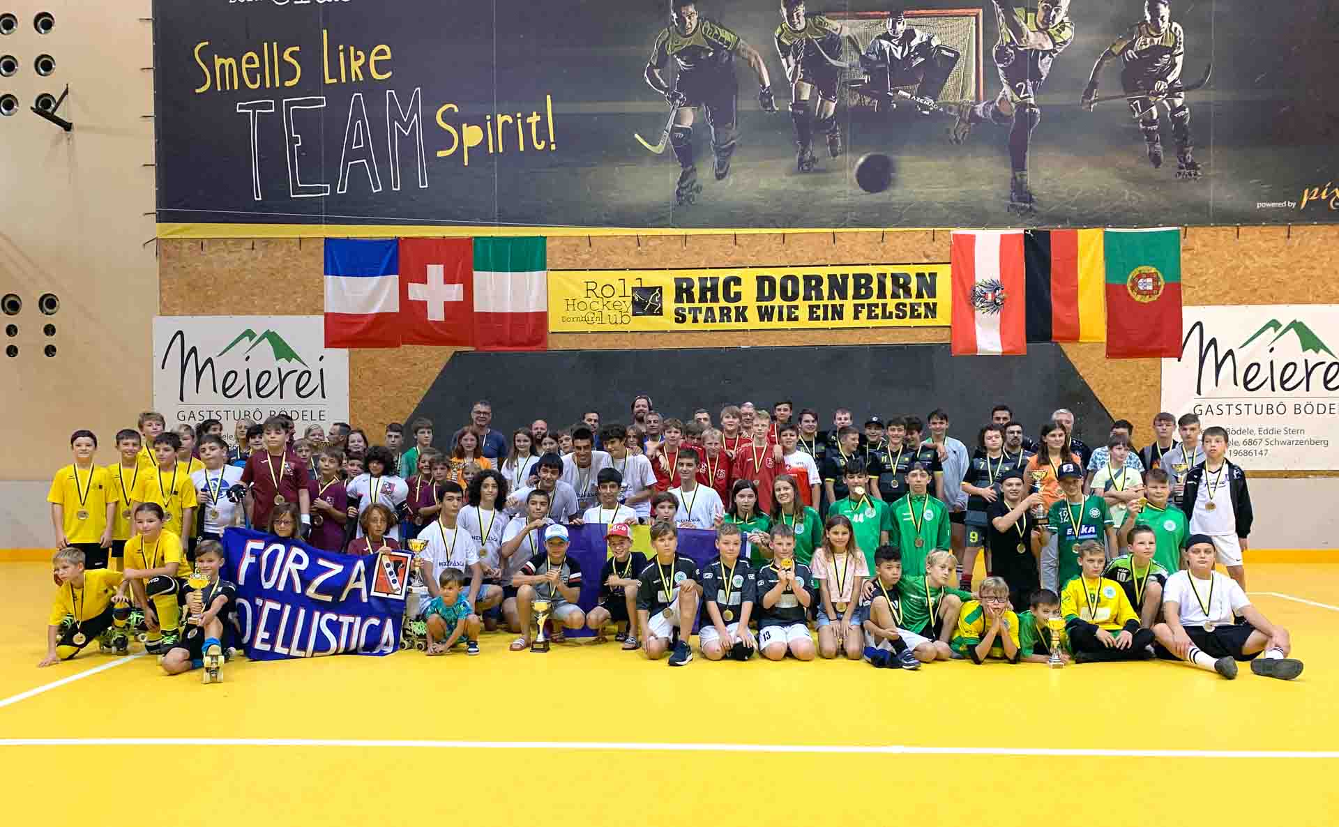 2_Teamfoto_alle